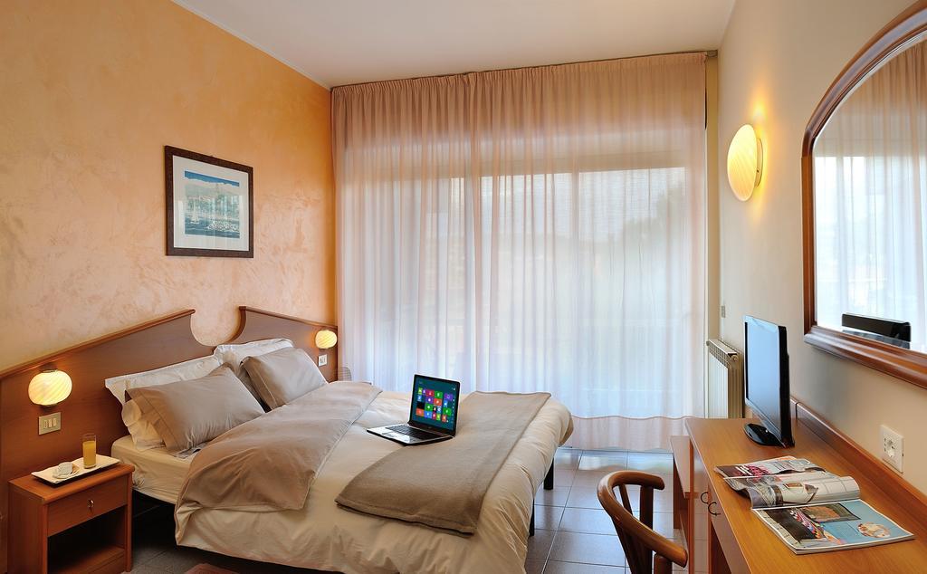 Corallo Wellness Hotel Diano Marina Exterior photo